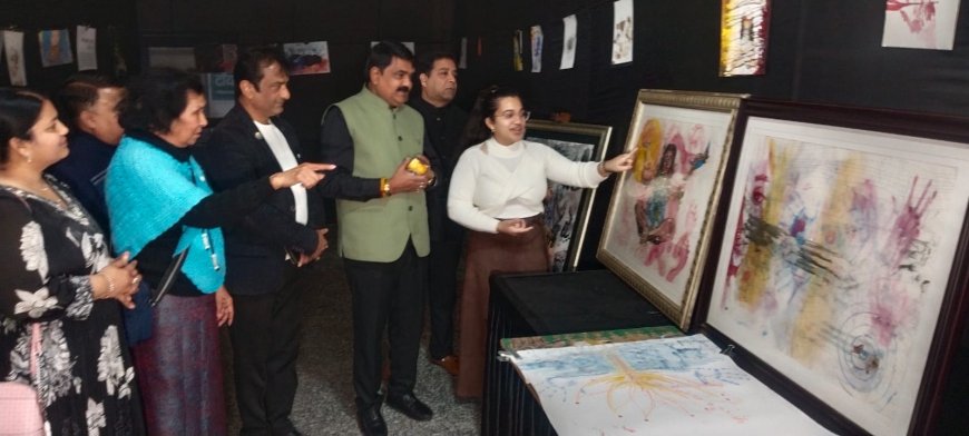 रंगों में जीवन का ‘क्यों’: रिया एम. गुप्ता की 109 कृतियों में सत्य, चेतना और आत्मबोध की सशक्त अभिव्यक्ति