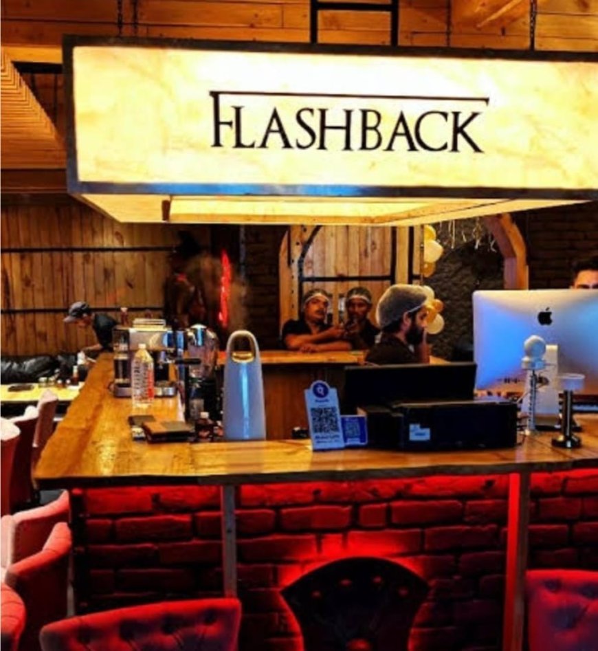 बरेली के फ्लैशबैक रेस्टोरेंट की लिफ्ट में आधे घंटे तक कैद रहे दस मासूम, चीख-पुकार से हड़कंप, दरवाजा तोड़कर सुरक्षित निकाले गये