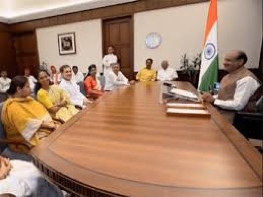 लोकसभा में गतिरोध के बीच स्पीकर ओम बिरला से मिले राहुल गांधी, अन्य विपक्षी नेता भी थे साथ