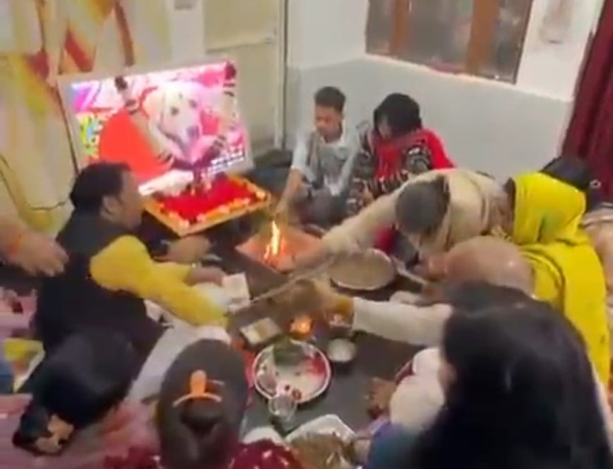 पालतू नहीं, बेटा बिछड़ा: आगरा में 14 साल तक परिवार की सांस बना लेब्राडोर ‘टाइगर’ विदा हुआ पूरे विधि-विधान से