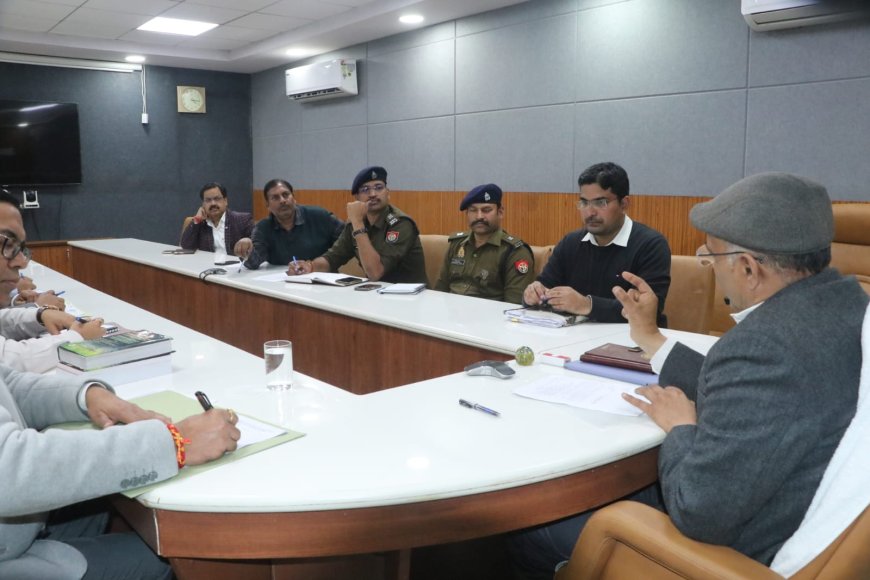 आगरा में ट्रैफिक सुधार का मास्टर प्लान तैयार,मंडलायुक्त ने मेट्रो और ट्रांसपोर्ट अफसरों को दिए सख्त निर्देश