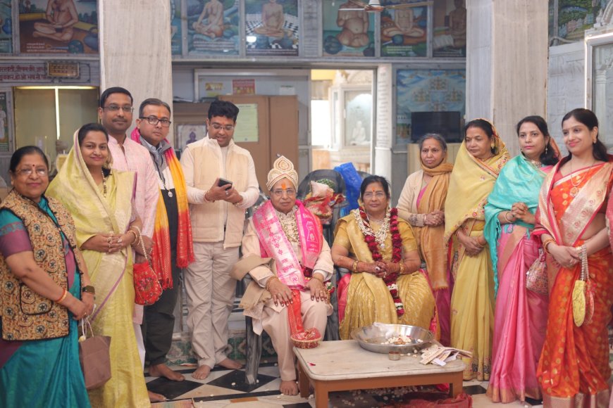 मोती कटरा में गूंजे जयघोष: उपाध्यायश्री विहसंत सागर महाराज ससंघ का मंगल प्रवेश, पंचकल्याणक महोत्सव अंतर्गत प्रथम गोद भराई समारोह भी हुआ