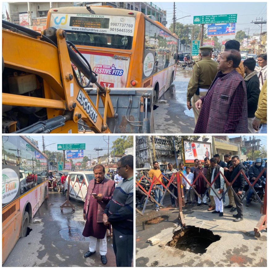 मदिया कटरा चौराहे पर पानी के रिसाव के चलते बच्चों से भरी बस धंसती सड़क में फंसी, बड़ा हादसा टला