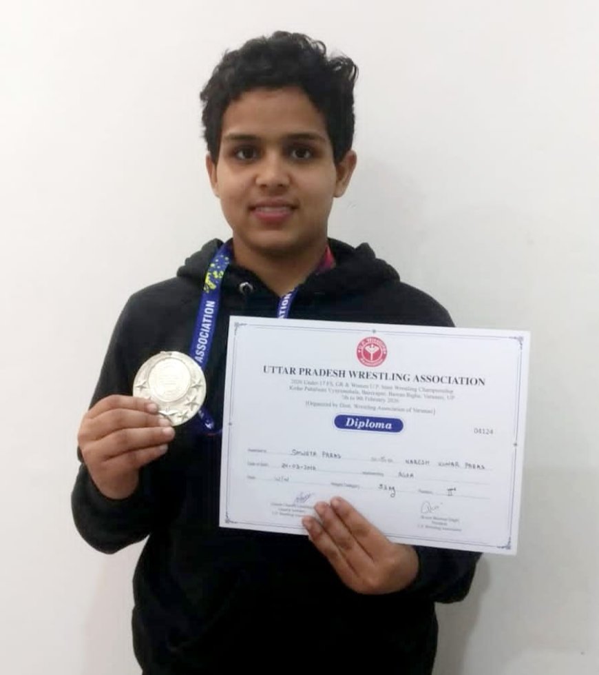 जख्मी हाथ और अटूट हौसला: दर्द को हराकर आगरा की बेटी श्वेता पारस ने जीता रजत पदक