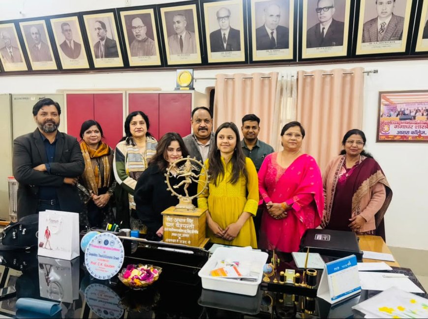 तर्क, आत्मविश्वास और बौद्धिक तेज से आगरा कॉलेज की छात्राओं का परचम, बीडी जैन में वाद-विवाद प्रतियोगिता जीतकर चल वैजयंती ट्रॉफी पर किया कब्ज़ा