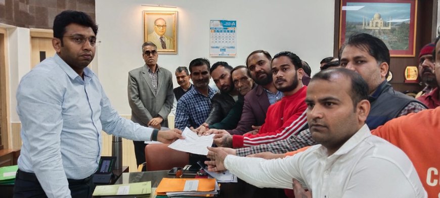 75 साल पुराने लाभचंद मार्केट पर संकट के बादल: दुकानदारों ने डीएम से मांगा संरक्षण, विध्वंस की आशंका जताई