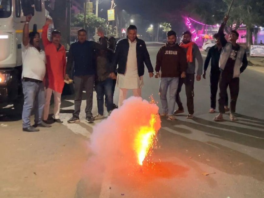 टी20 विश्व कप में भारत की पाकिस्तान पर ऐतिहासिक जीत पर आगरा जश्न में डूबा