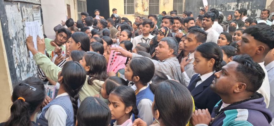 आज से यूपी बोर्ड की परीक्षा शुरू, राहत भरी मुस्कान के साथ खत्म हुई 10 वीं की हिंदी परीक्षा