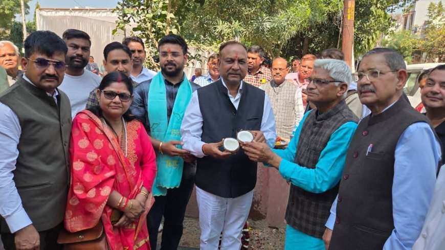 सांसद नवीन जैन अपनी निधि से करा रहे सड़कों का निर्माण, 53 लाख के विकास का शिलान्यास