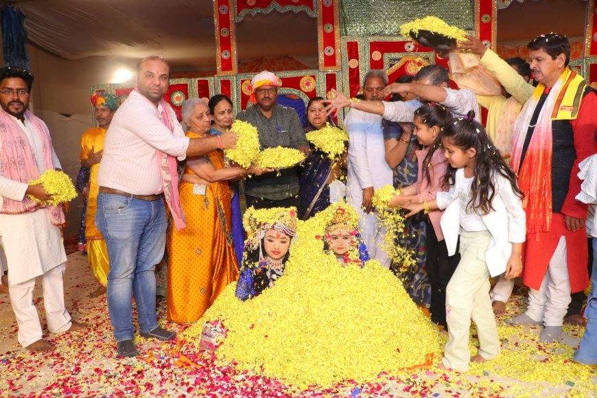 फाल्गुन की रंगीन फुहार में डूबा आगरा: श्याम सगाई की भव्य होली से रासोत्सव का समापन, काव्य मंच पर शब्दों के रंग और खाटू श्याम मंदिर में मेहंदी की होली ने रचा भक्ति-संस्कृति का उत्सव