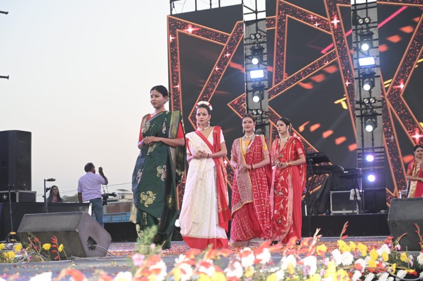 ताज महोत्सव के रैम्प पर गूंजा ‘मुखर भारत’: परिधान, लोकनृत्य और संगीत में सजी इंद्रधनुषी संस्कृति की विराट प्रस्तुति
