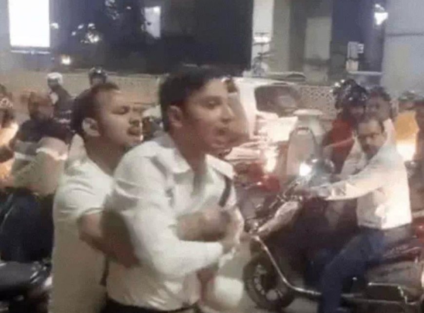 आगरा में ट्रैफिक सिपाही पर हमला, नियम तोड़ने से रोका तो स्कूटी सवारों ने जड़ा मुक्का, सीसीटीवी खंगाल रही पुलिस
