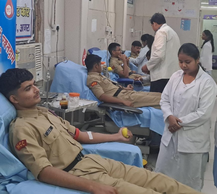 आगरा कॊलेज के एनसीसी कैडेट्स ने स्वैच्छिक रक्तदान कर निभाई सामाजिक जिम्मेदारी