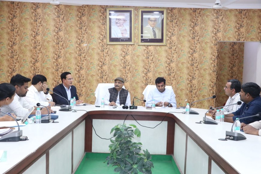 आगरा में वोटर लिस्ट पुनरीक्षण पर सख्ती, 60 वोट एक घर में होने की शिकायत पर जांच के आदेश