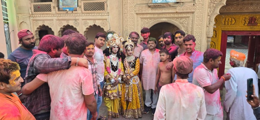 रंगभरनी एकादशी पर शमसाबाद में रंग-गुलाल की बौछार, ढोल-नगाड़ों संग निकली भव्य शोभायात्रा