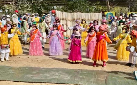 रंग नहीं, भक्ति के सुरों से सजी दयालबाग की होली: सतगुरु के सानिध्य में तिलक, सेवा और आध्यात्मिक आनंद से सराबोर हुआ सतसंग जगत