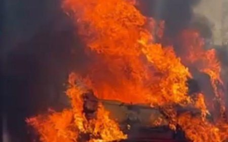 आगरा में चलते-चलते आग का गोला बनी कार, चालक ने सूझबूझ से बचाई जान, कुछ ही मिनटों में जलकर राख हुई कार