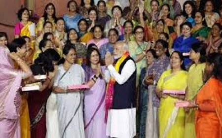 यूपी चुनाव से पहले महिलाओं को मिल सकती है खुशखबरी, 33 फीसदी आरक्षण को लागू करने की तैयारी,  विपक्ष के साथ सहमति बनाने की कोशिश