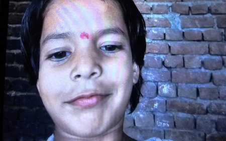 बस के टूटे फर्श से गिरकर बालिका की मौत के मामले में डीसीपी पहुंचे पीड़ित परिवार के घर, गंभीर धाराओं में मुकदमा, स्कूल व बस की जांच शुरू