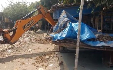 बरेली मेंआरटीओ दफ्तर के बाहर डीएम का बुलडोजर एक्शन: दलालों के अड्डे ध्वस्त, अवैध वसूली के नेटवर्क में मची भगदड़
