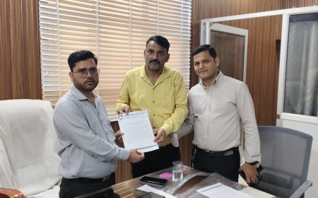 आगरा में बिना फिटनेस दौड़ रहीं स्कूल बसें: बच्चों की जान से खिलवाड़ पर भड़का अभिभावक संघ, प्रशासन को सौंपा कड़ा ज्ञापन