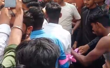 आगरा में अफवाह ने बनाया भीड़ को जल्लाद! शाहगंज में ‘बच्चा चोर’ के शक में युवकों की बेरहमी से पिटाई, सड़क पर मुंडन कराकर बनाया गया तमाशा