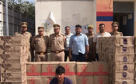कैंटर में बोरियों के नीचे छिपाकर ले जा रही थी 25 लाख की शराब, ट्रांस यमुना पुलिस ने 325 पेटियां बरामद कीं, आगरा में एक ही दिन में 925 पेटी अवैध शराब बरामद कर ली, पंजाब से बिहार ले जाई जा रही थी