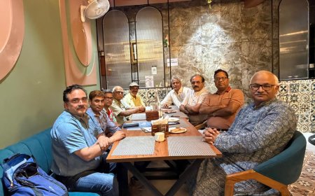 इलाहाबाद विश्वविद्यालय के पूर्व छात्रों का आगरा में जुटान: संगठन को सक्रिय बनाने और नई कार्यकारिणी गठन पर मंथन