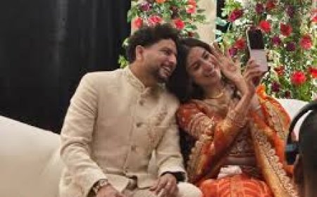 कुलदीप यादव के रिसेप्शन में पहुंचे सीएम योगी,  क्रिकेटर ने पैर छूकर लिया आशीर्वाद,  कई अन्य हस्तियां भी बनीं गवाह