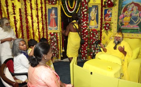 वृंदावन में रिमझिम बारिश के बीच राष्ट्रपति द्रौपदी मुर्मु पहुंचीं प्रेमानंद महाराज के आश्रम, भक्ति और आध्यात्म पर गहन संवाद