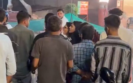 आगरा में फतेहाबाद रोड पर ‘हाई वोल्टेज’ हंगामा: छेड़छाड़ करने वालों से भिड़ीं तीन युवतियां, सड़क पर ही युवकों की कर दी पिटाई, वीडियो वायरल