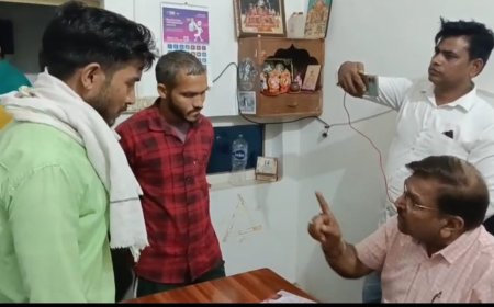 आगरा के अछनेरा में भाजपा नेता अशोक राणा की गैस एजेंसी पर युवाओं के समूह ने कर्मचारियों को पीटा, जमकर तोड़फोड़ भी की, गैस सिलेंडर की लाइन बनी विवाद की वजह