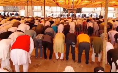 सख्त सुरक्षा के बीच आगरा में जुमा अलविदा की नमाज शांति से संपन्न, अमन-चैन की दुआएं मांगी गईं