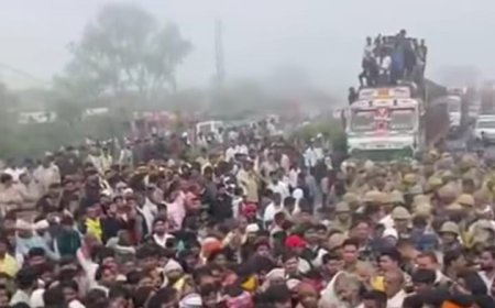 मथुरा के कोसीकलां क्षेत्र में गौ तस्करों का पीछा करते फरसा वाले बाबा की ट्रक की टक्कर से मौत के बाद भड़का जनाक्रोश, मथुरा-दिल्ली हाईवे पिछले साढ़े चार घंटे से जाम, पुलिस ने लाठियां चलाईं तो भीड़ ने पथराव कर दिया, संघर्ष का अखाड़ा बन गया राष्ट्रीय राजमार्ग, सीएम योगी ने लिया संज्ञान