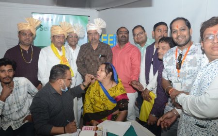 आगरा में लोहिया जयंती पर हेल्थ कैंप में लगीं मरीजों की कतारें, 2900 जांचें, 245 ऑपरेशन तय