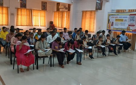 गीता के सुरों से गूंज रहा वृंदावन: ‘गीता गान’ कार्यशाला में सिखाई जा रही शुद्ध श्लोक गायन की कला