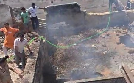 ताजगंज में भीषण आग से गरीब परिवार की रोजी-रोटी राख, लाखों का नुकसान