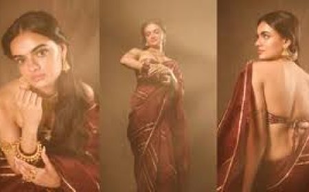 स्ट्रैपलेस ब्लाउज में रुहानिका लग रहीं हद से ज्यादा ग्लैमरस,  सोशल मीडिया पर एक्ट्रेस ने डालीं क्लासी तस्वीरें.  फैंस बोले- कितनी बड़ी हो गई है