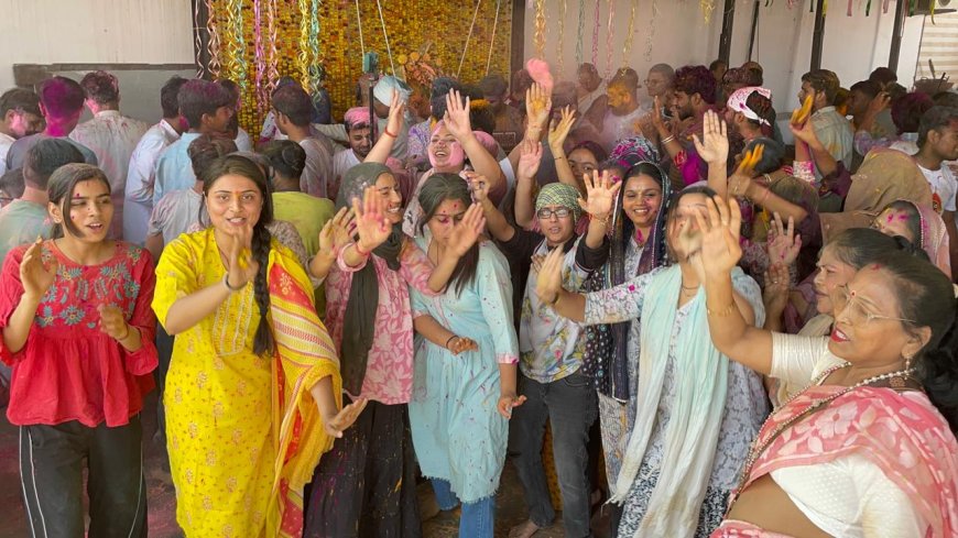 होली के रंगों में डूबा आगरा: मंदिरों, बाजारों, समितियों और समाजिक संगठनों में दिखा उत्सव, भक्ति और भाईचारे का विराट संगम
