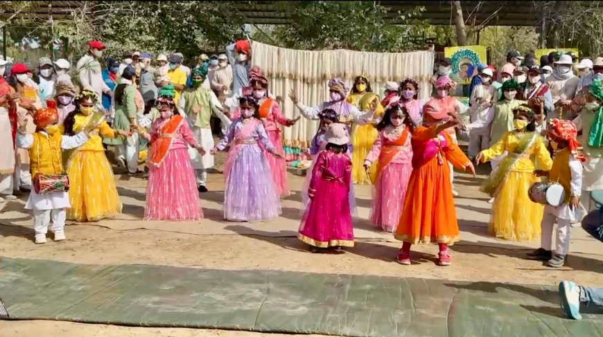 रंग नहीं, भक्ति के सुरों से सजी दयालबाग की होली: सतगुरु के सानिध्य में तिलक, सेवा और आध्यात्मिक आनंद से सराबोर हुआ सतसंग जगत