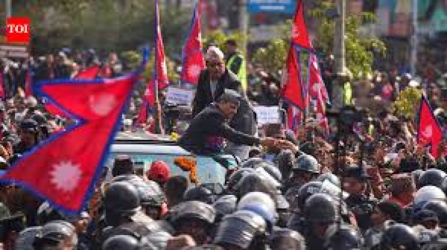 नेपाल में गूंजा 'राजा लाओ, देश बचाओ' का नारा,  राजशाही के समर्थन में प्रदर्शन,  देश में पीएम के चुनाव को लेकर मतदान