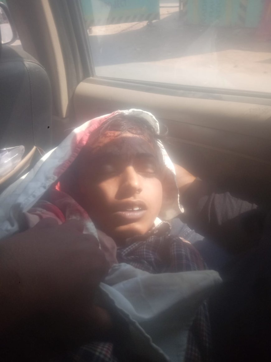 बोलेरो की टक्कर से बाइक सवार परिवार हादसे का शिकार, दो बच्चे गंभीर, इलाज के दौरान एक की मौत