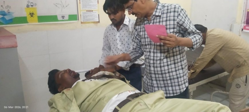 इंसानियत की मिसाल: दूल्हे ने बरात को छोड़ घायल बराती को अस्पताल पहुंचाया, दो बाइक की टक्कर में घायल हुए थे दो युवक