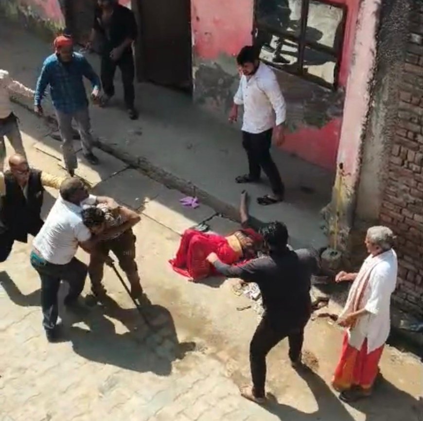 आगरा में मामूली विवाद ने लिया हिंसक रूप, दबंगों ने दंपति पर लाठी-डंडों और पत्थरों से किया हमला, वीडियो वायरल