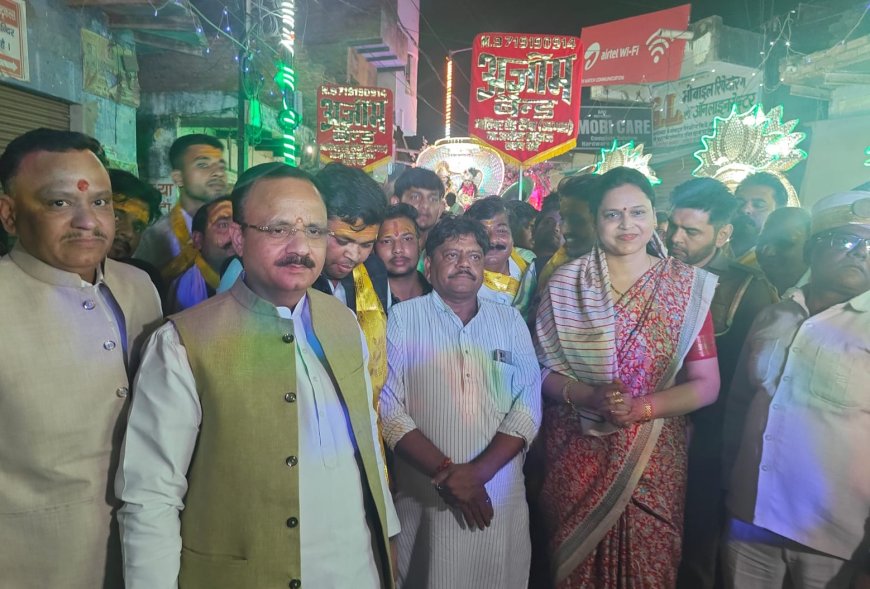 शमसाबाद में कंस मेलाः डोले से झांकियों, ढोल-नगाड़ों और राधा-कृष्ण की जोड़ी के नृत्य ने मन मोहा, गलियों से कंस टीला तक दिखा जनउत्साह