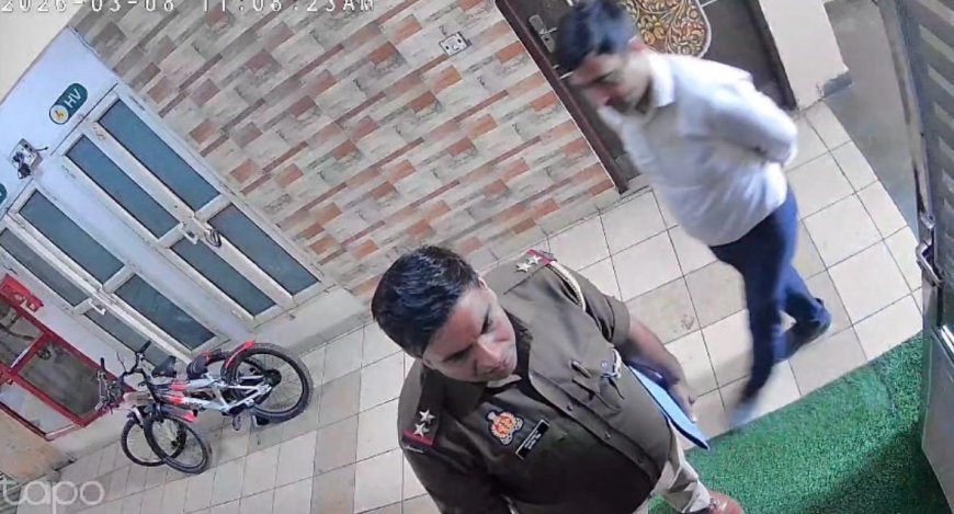 “टेबल के सामने बैठो, वरना आगरा पुलिस रगड़ देगी”- दरोगा की धमकी कैमरे में कैद