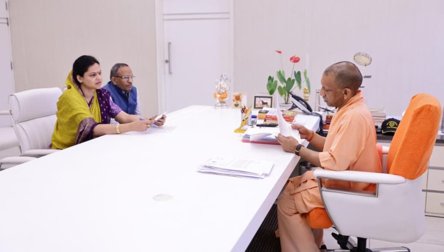 जिला पंचायत अध्यक्ष ने सीएम योगी से मुलाकात कर उठाये आगरा के मुद्देः विकास, जल संकट, किसानों की बदहाली, यमुना संरक्षण, फार्मा पार्क, सड़क चौड़ीकरण, आलू उत्पादकों और पशु चिकित्सा सुविधाओं सहित अनेक मामलों पर चर्चा, शीघ्र कार्रवाई का मिला आश्वासन
