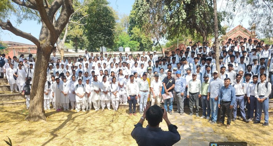 सात दिन, हजारों हाथ और सेवा का जज्बा: डीईआई के एनएसएस विशेष शिविर के दौरान गांव–बस्तियों में स्वच्छता, जागरूकता और शिक्षा का संदेश देकर स्वयंसेवकों ने पेश की समाजसेवा की मिसाल