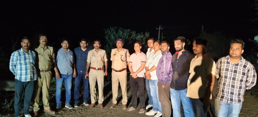 ताजनगरी में अपराधियों पर पुलिस का शिकंजा: बाजिद अंडरपास से चार तमंचों के साथ दो बदमाश दबोचे, फतेहाबाद लूटकांड का आरोपी मुठभेड़ में घायल, अछनेरा में बुजुर्ग से लूट करने वाला युवक भी गिरफ्तार