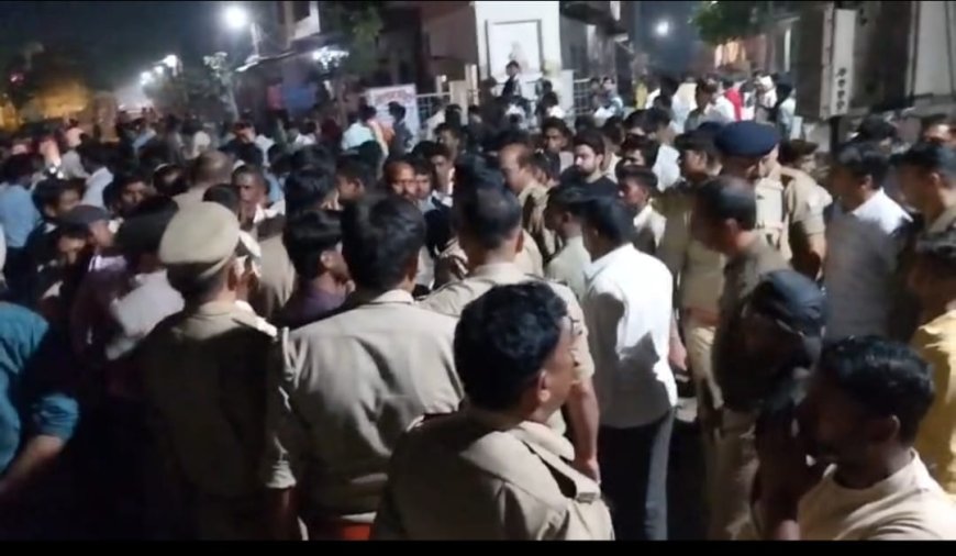 एत्मादपुर में एक और जानलेवा हादसाः अज्ञात ट्रैक्टर-ट्रॉला की टक्कर से युवक की दर्दनाक मौत, गुस्साए ग्रामीणों का हंगामा, परिवार पर टूटा दुखों का पहाड़